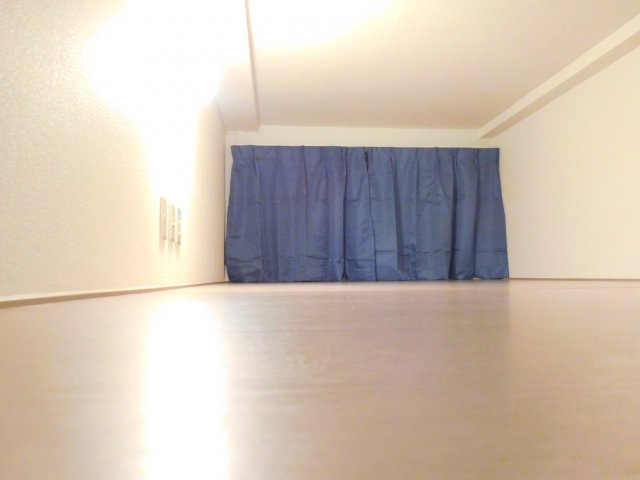 レオパレスプランタン高槻の寝室