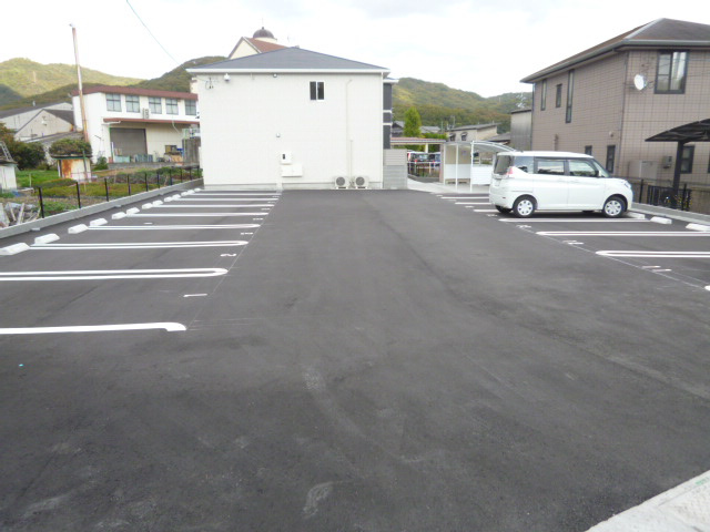 倉敷市児島稗田町のアパートの駐車場