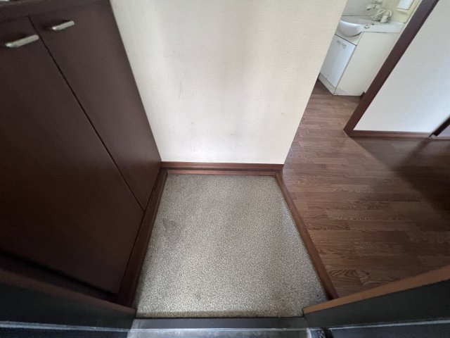 フォーレス緑が丘Aの玄関