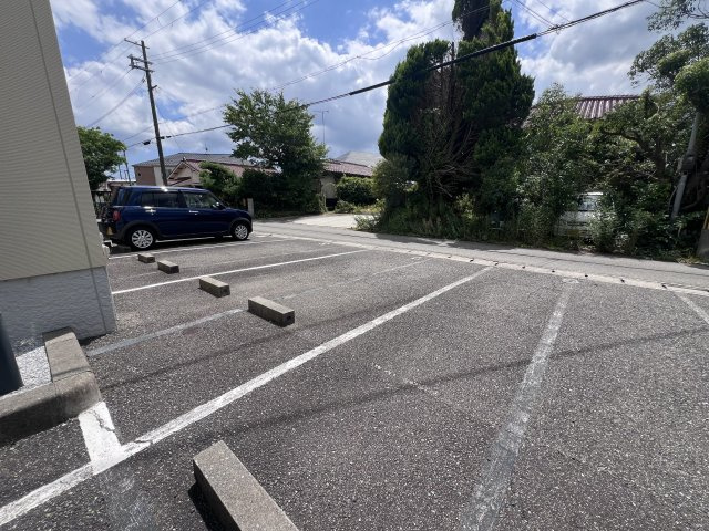 フォーレス緑が丘Aの駐車場