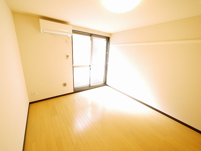 レオネクストサンシャイン岩室の洋室|洋室です