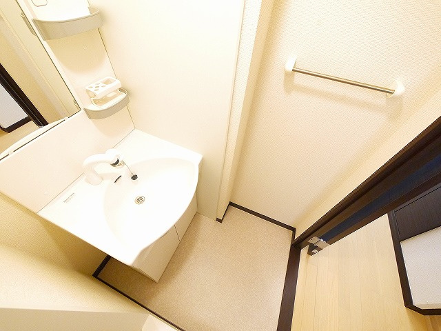 レオネクストサンシャイン岩室の洗面所|広い洗面スペース