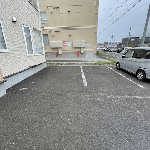 ディアコート９の駐車場