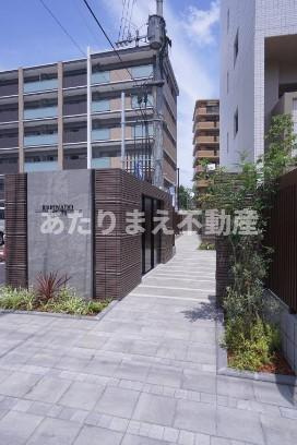 レフィナード博多のエントランス