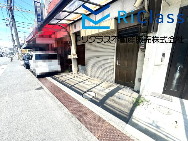 堺市北区大豆塚町1丁　店舗付き住宅の駐車場|カースペースがあります