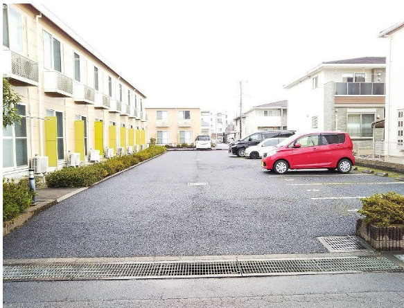 レオパレスサンライズの駐車場