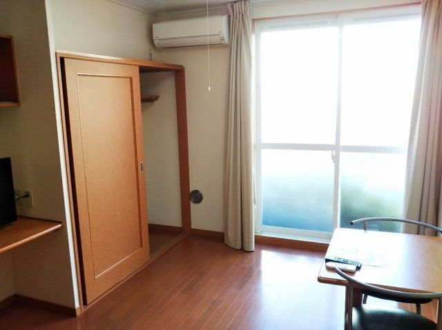 レオパレスサンメイトフジの居間・リビング|画像3