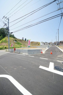 【前面道路含む現地写真】