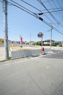 【前面道路含む現地写真】