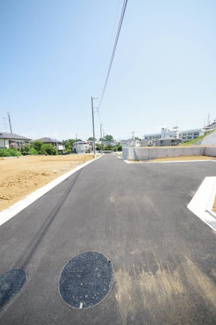 【前面道路含む現地写真】