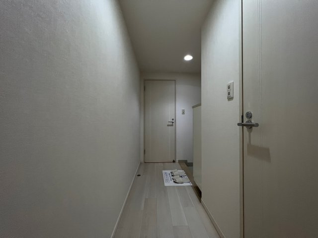 クロスレジデンス大阪新町の玄関