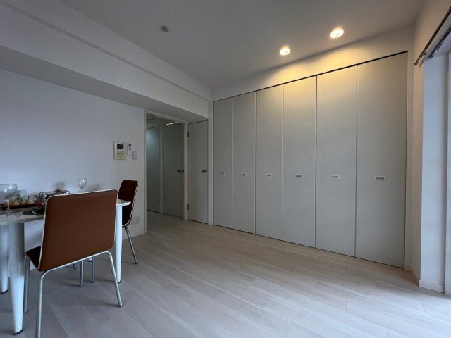 クロスレジデンス大阪新町の居間・リビング