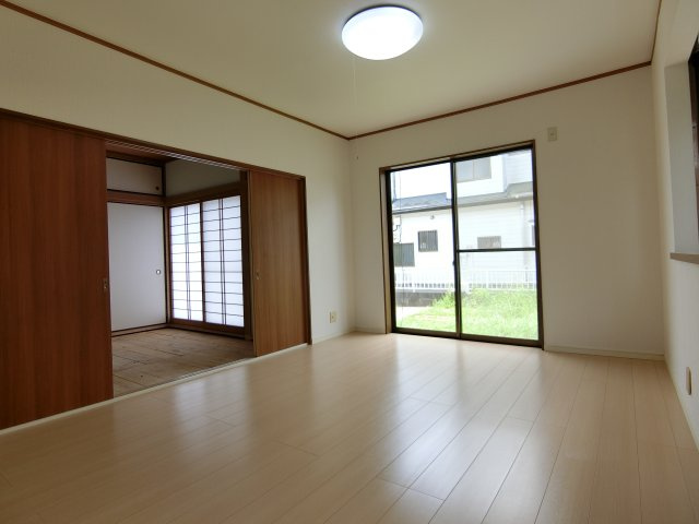 八街市八街へ　中古戸建の居間・リビング|2018年7月現の写真です。以後入居中です。
オーナーチェンジ物件