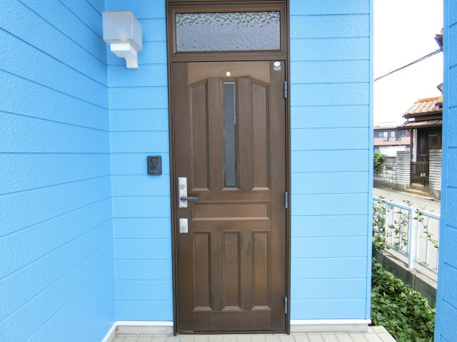 八街市八街へ　中古戸建の玄関|2018年7月現の写真です。以後入居中です。
オーナーチェンジ物件