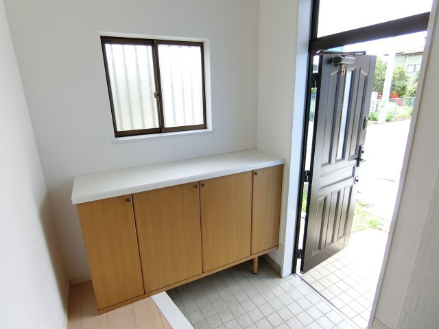 八街市八街へ　中古戸建の玄関|2018年7月現の写真です。以後入居中です。
オーナーチェンジ物件