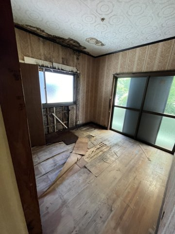 千反町2丁目戸建の洋室