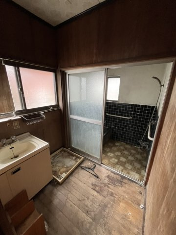 千反町2丁目戸建の脱衣所