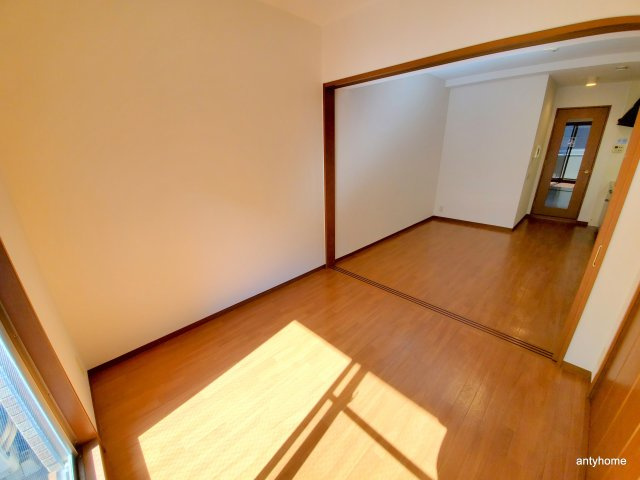 福島プライマリーワン　仲介手数料無料の居間・リビング