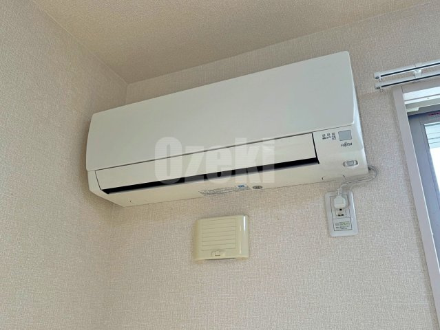 OTT's HIRO Ⅲ Ｂ棟の設備|リビングのエアコン
全部屋についてます♪