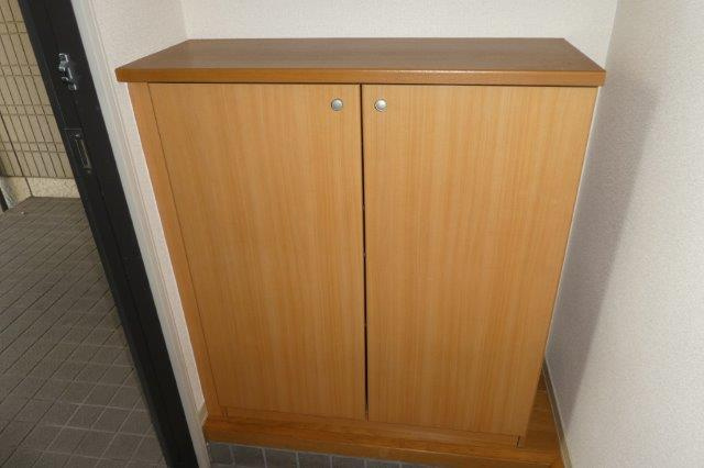 倉敷市平田のアパートの玄関|シューズボックス
