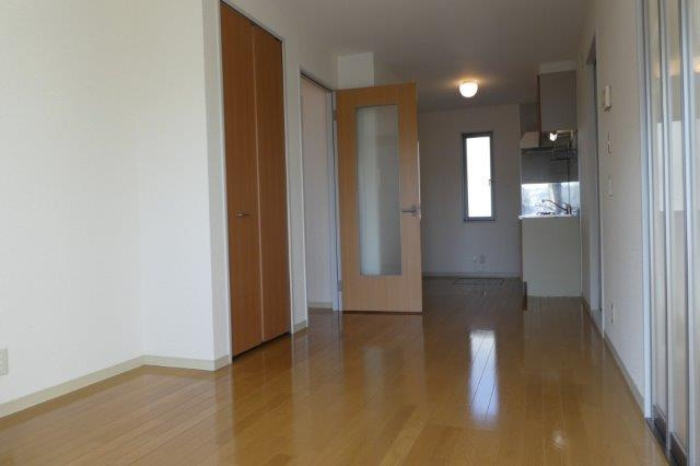 倉敷市平田のアパートの居間・リビング