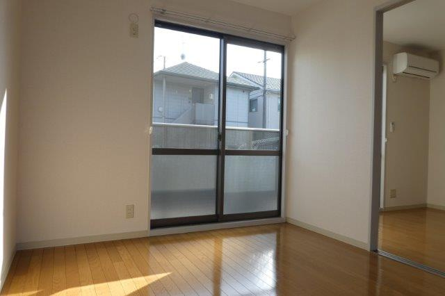 倉敷市平田のアパートの洋室