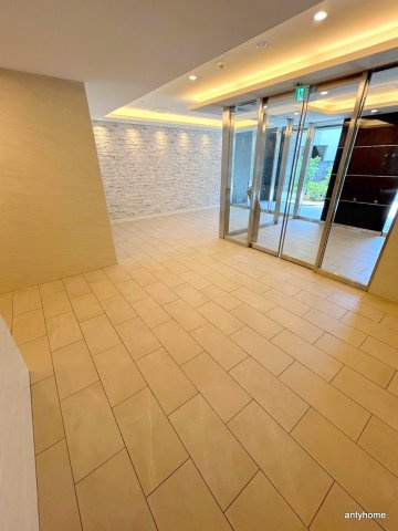 Alivis北梅田　仲介手数料無料のロビー