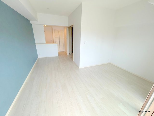 Alivis北梅田　仲介手数料無料の居間・リビング