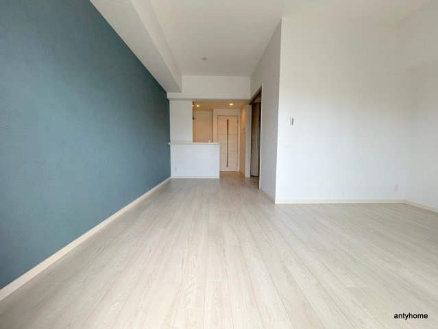 Alivis北梅田　仲介手数料無料の居間・リビング