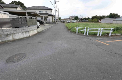 【外観】 | 毛呂山町川角 土地 | 東側約4.2m公道