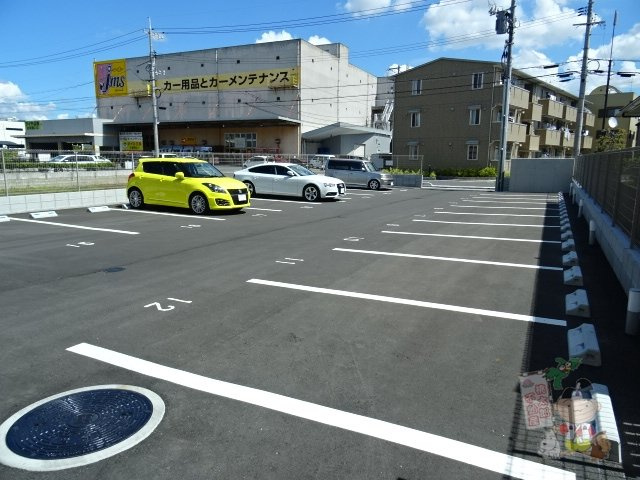 アルカンシエルの駐車場