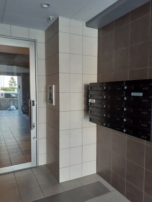 【エントランス】 | ファーストプレイス