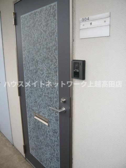 ベロウ栄の玄関|玄関ドア