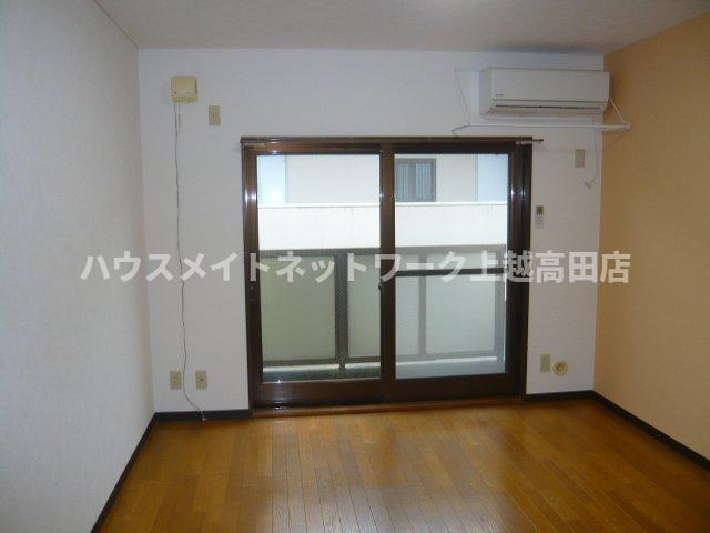 ベロウ栄の居間・リビング|洋室