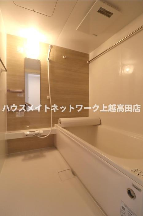 ノーブル スクエア Ｃの浴室|追焚機能付・１坪風呂
