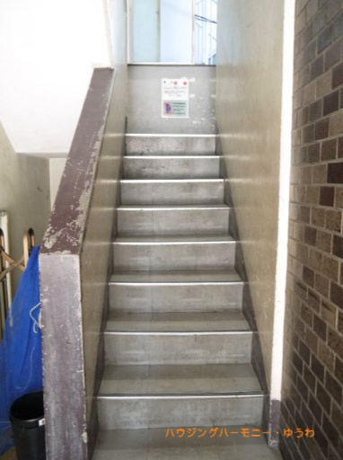 【その他共用部分】 | 池袋サンハイツ | EVまで階段を少し上ります。