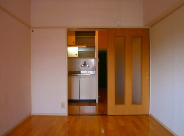 サンシャインビル（南）の居間・リビング