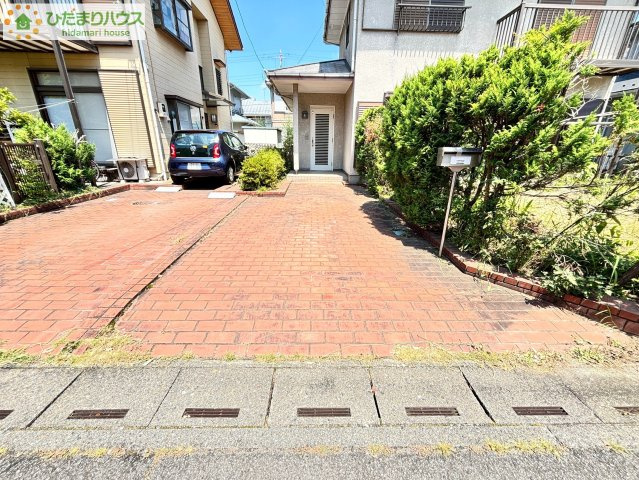 川島町八幡4丁目　中古一戸建ての駐車場