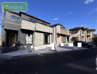 【外観】 | 販売現地
モダンなデザインが印象的な広々とした外観。閑静な住宅街に佇む魅力的な物件です。