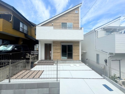 【駐車場】 | ♢♦日野4丁目新築戸建♦♢ | ゆったりとした駐車スペースを確保いたしました。自転車やバイクなど、ゆとりのある敷地で置き場所に困ることはないでしょう。