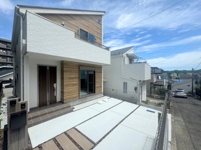 【外観】 | ♢♦日野4丁目新築戸建♦♢ | ◆一戸建てを中心とした街並みが整然と続き、周辺は高い建物が建っていないので、緑の多い閑静な趣を感じる環境です。街並みや周辺環境も重要なポイントです！！