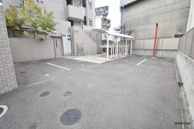 SK江坂　仲介手数料無料の駐車場