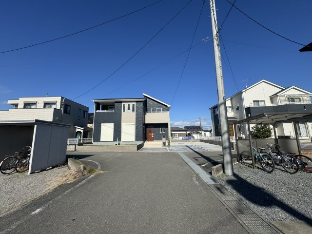 新築　北群馬郡吉岡町南下　Livele Garden.S　1号棟の前面道路含む現地写真|現地写真　南側接道幅員約5ｍ	