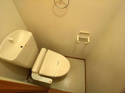 【トイレ】 | レオパレスカサブランカⅡ | 明るく清潔感のあるトイレ