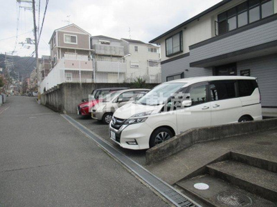 【駐車場】 | エステートピア新石切（新石切賃貸） | 車をお持ちの方に嬉しい駐車場付きの物件です