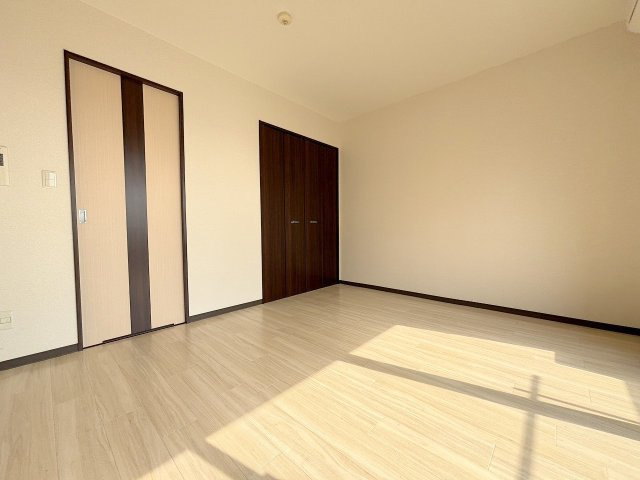 アーバンフラッツ西中島の洋室