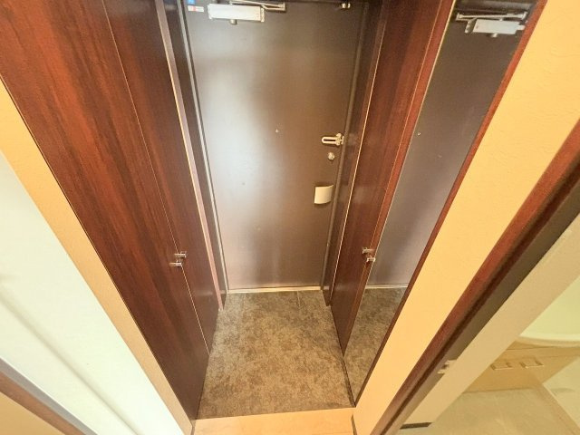 アーバンフラッツ西中島の玄関