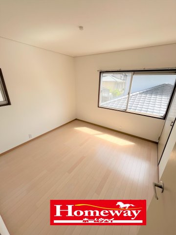 【洋室】 | 仲介手数料無料！西宇部小学校に通えるリフォーム済み中古住宅　宇部市際波　光ヶ丘 | 広々とした洋室です