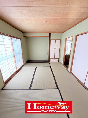 【和室】 | 仲介手数料無料！西宇部小学校に通えるリフォーム済み中古住宅　宇部市際波　光ヶ丘 | リビングにつながる和室は落ち着いた雰囲気を醸し出します