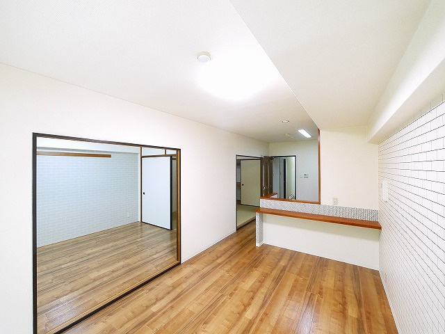 プレジール学園前の居間・リビング